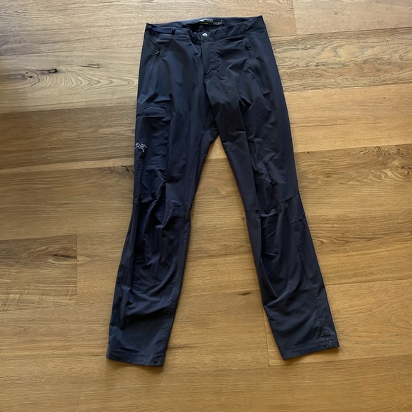 Arc’teryx GAMMA PANT WOMEN'S in Black Saphire. Size 4R - Picture 2 of 8